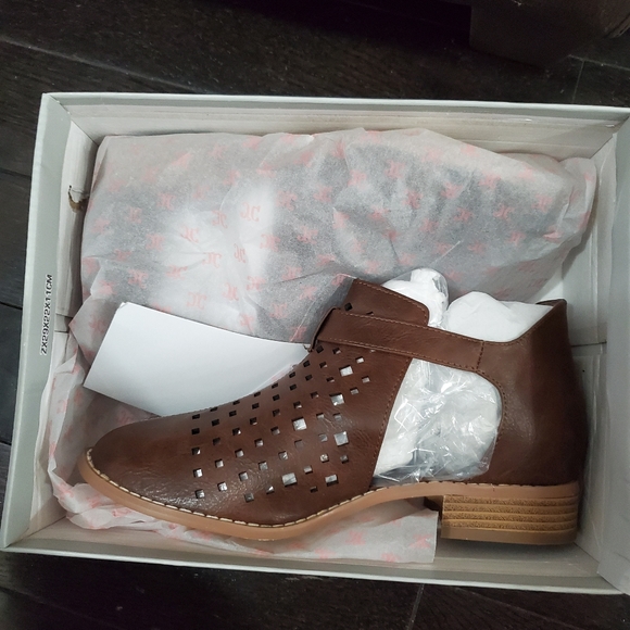 Shoes - Picture 2 of 3